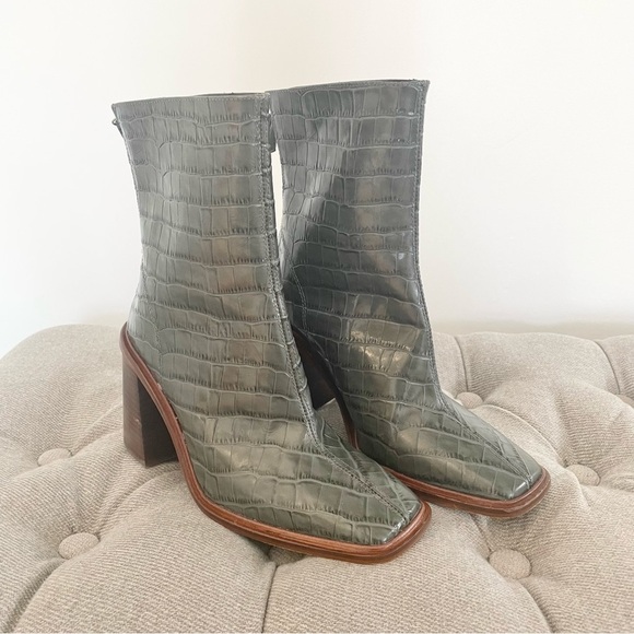 Topshop Dark Green Croc-Embossed Heeled Boots - Picture 2 of 9